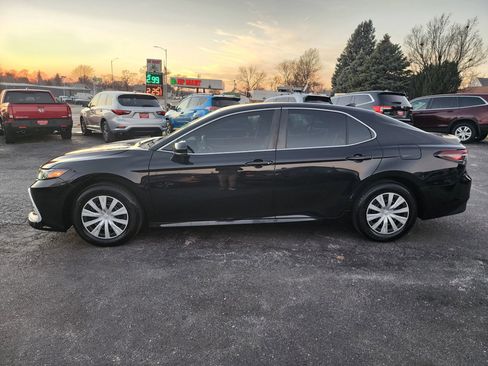 Used 2022 Toyota Camry LE image 4