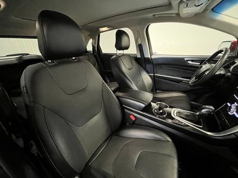 Used 2018 Ford Edge Titanium w/ Equipment Group 302A AWD/4WD image 9