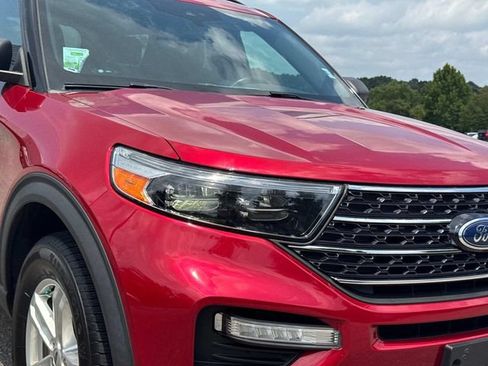 Used 2020 Ford Explorer XLT w/ Equipment Group 202A AWD/4WD image 11