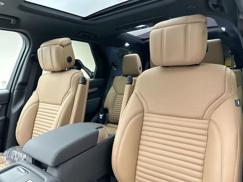 New 2026 Land Rover Discovery Limited Edition image 10