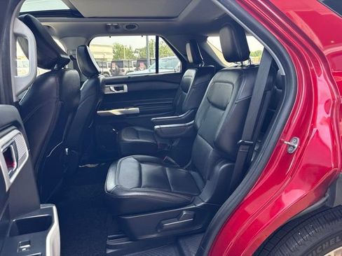 Used 2021 Ford Explorer Limited w/ Equipment Group 301A AWD/4WD image 33