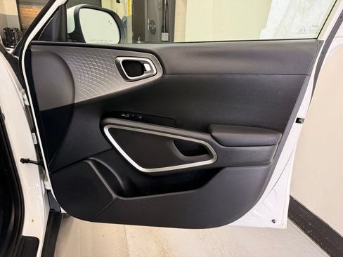 Used 2025 Kia Soul LX w/ LX Technology Package FWD image 27