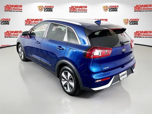 Used 2019 Kia Niro EX FWD image 2