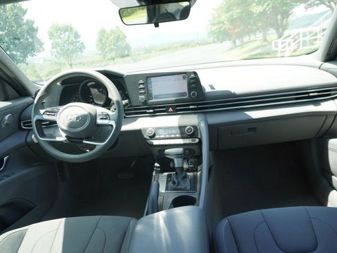 Used 2023 Hyundai Elantra SEL FWD image 25