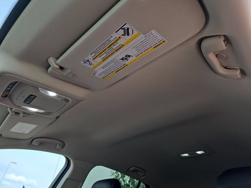 Used 2023 Buick Envision Essence AWD/4WD image 32