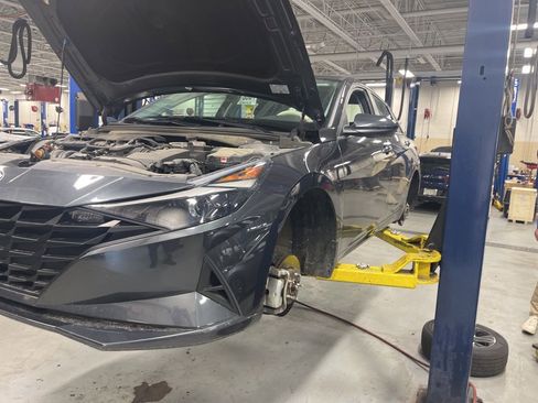 Used 2022 Hyundai Elantra SEL image 3