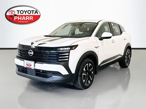 Used 2025 Nissan Kicks SV AWD/4WD image 1