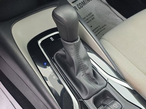 Used 2022 Toyota Corolla LE image 25