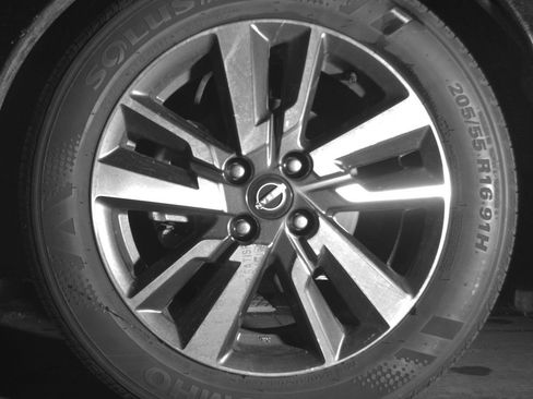 Used 2025 Nissan Versa SV FWD image 12