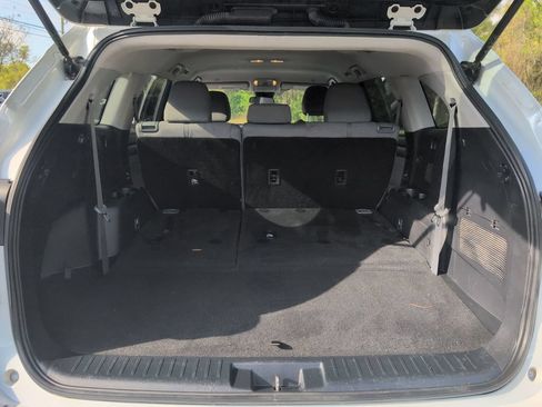 Used 2023 Toyota Highlander L FWD image 32