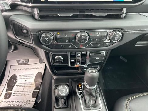 New 2026 Jeep Wrangler Unlimited Sahara AWD/4WD image 19