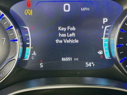 Used 2018 Chrysler Pacifica Limited w/ Tire & Wheel Group image 13