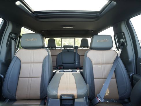 New 2026 Chevrolet Silverado 1500 High Country w/ High Country Premium Package AWD/4WD image 8
