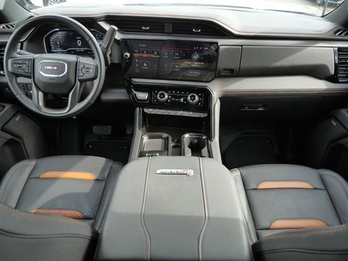 Used 2025 GMC Sierra 2500 AT4 image 31