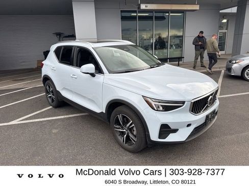 Used 2025 Volvo XC40 B5 Core image 2