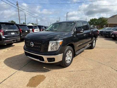 Used 2019 Nissan Titan SV AWD/4WD image 1