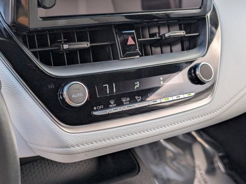 Used 2025 Toyota Corolla SE image 22