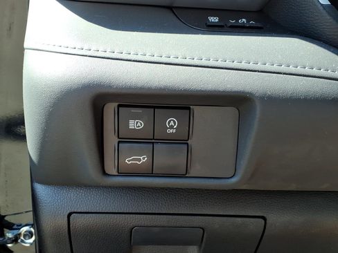 Used 2023 Toyota Highlander XLE AWD/4WD image 16