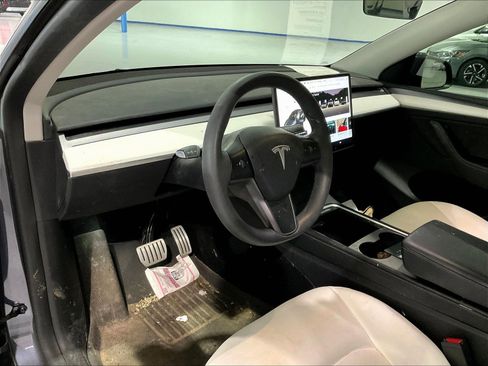 Used 2023 Tesla Model Y Performance AWD/4WD image 4