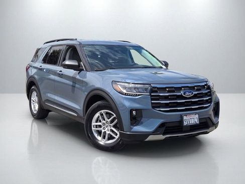 Used 2025 Ford Explorer Active w/ Active Comfort Package RWD image 1