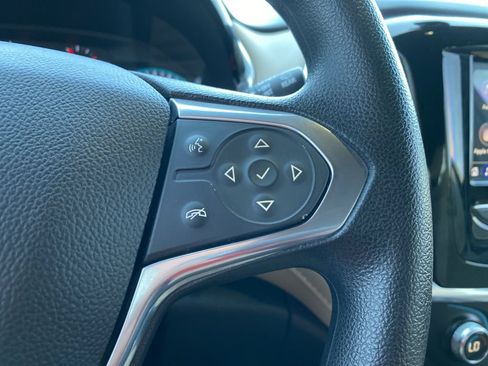 Used 2023 Chevrolet Traverse LS FWD image 26