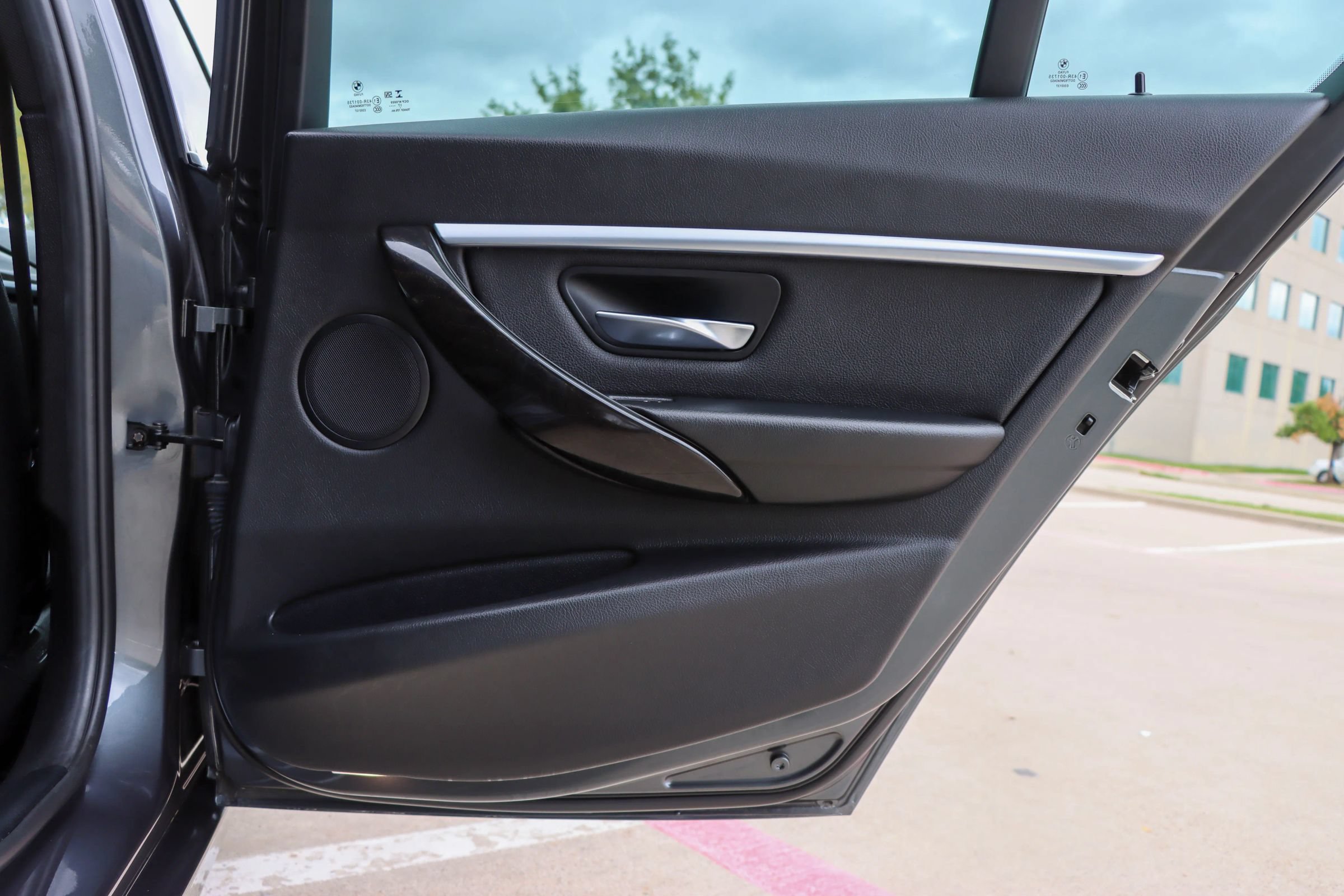 Used 2018 BMW 330e w/ Premium Package RWD image 11