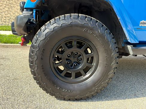 Used 2014 Jeep Wrangler Unlimited Sahara AWD/4WD image 35