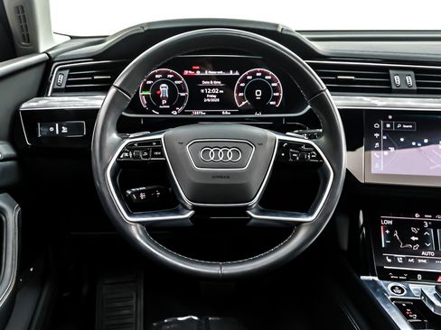 Used 2024 Audi Q8 e-tron Premium Plus image 19