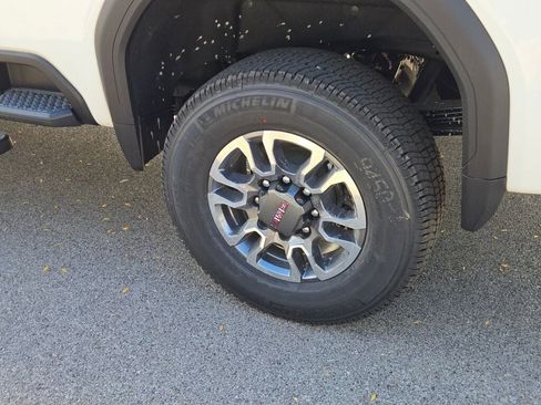 New 2026 GMC Sierra 2500 SLT w/ SLT Convenience Package image 18