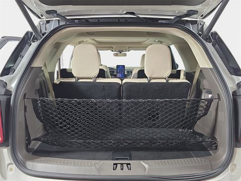 Used 2020 Ford Explorer Platinum w/ Premium Technology Package image 13