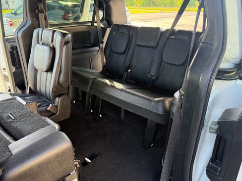 Used 2019 Dodge Grand Caravan GT FWD image 16