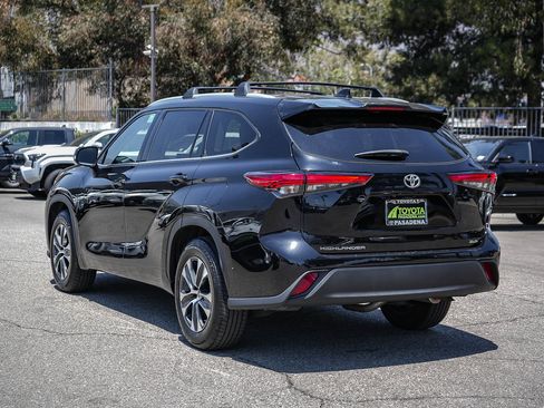 Used 2022 Toyota Highlander XLE FWD image 8