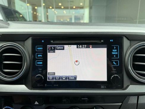 Used 2018 Toyota Tacoma TRD Sport AWD/4WD image 29