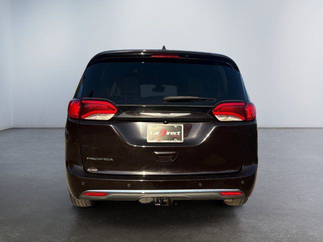Used 2017 Chrysler Pacifica Touring-L Plus w/ Advanced Safetytec Group FWD image 18
