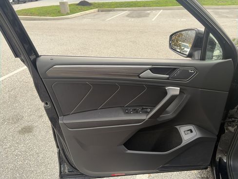 Used 2024 Volkswagen Tiguan SEL R-Line image 16