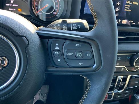Used 2024 Jeep Wrangler Unlimited Sport AWD/4WD image 10