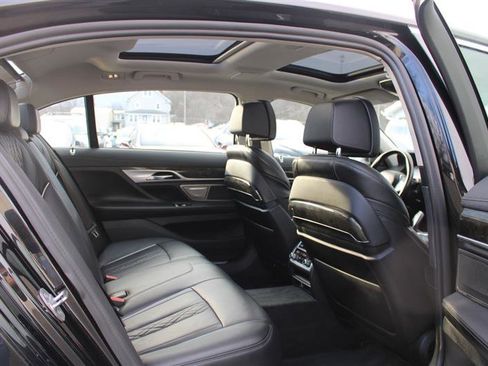 Used 2020 BMW 750i xDrive w/ Cold Weather Package image 15