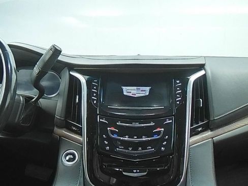 Used 2019 Cadillac Escalade ESV Luxury image 20