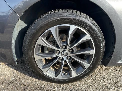 Used 2018 Toyota Avalon XLE image 9