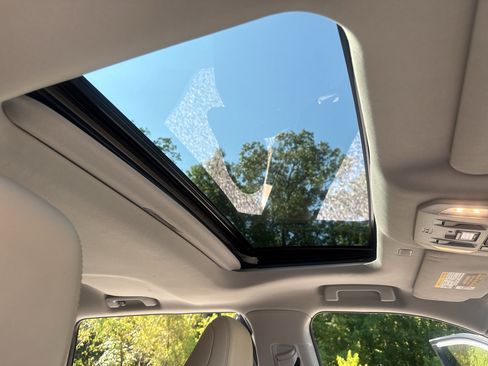 Used 2022 Toyota Highlander Limited FWD image 24