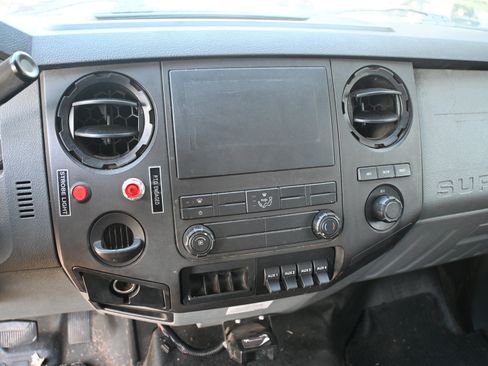 Used 2015 Ford F650 2WD Regular Cab Super Duty image 7