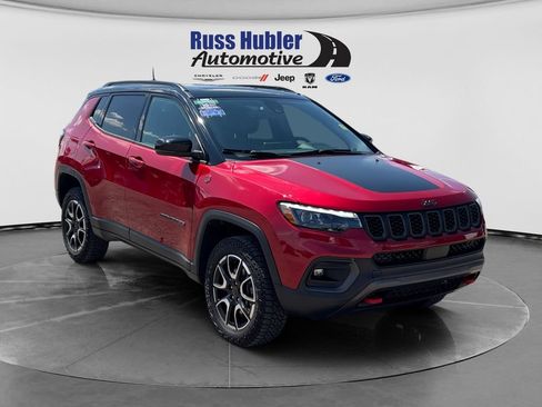 Used 2025 Jeep Compass Trailhawk w/ Trailhawk Elite Group AWD/4WD image 9