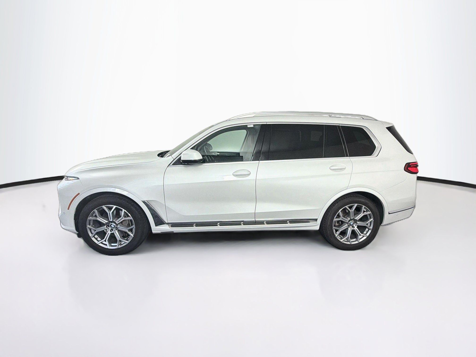 Used 2025 BMW X7 xDrive40i AWD/4WD image 4