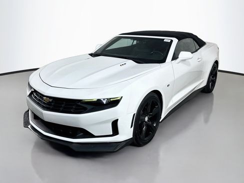 Used 2019 Chevrolet Camaro LT RWD image 4