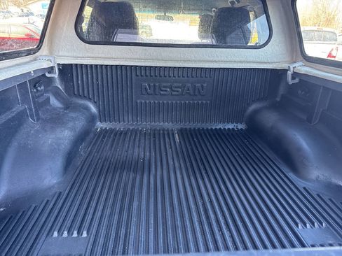 Used 2013 Nissan Frontier SV image 20