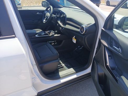 New 2026 Chevrolet Equinox LT image 24