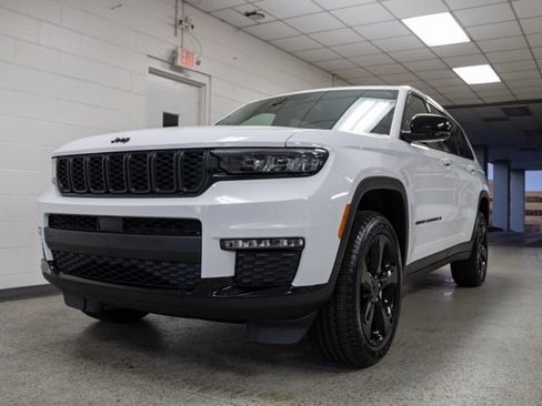 Certified 2023 Jeep Grand Cherokee L Limited w/ Black Appearance Package image 23