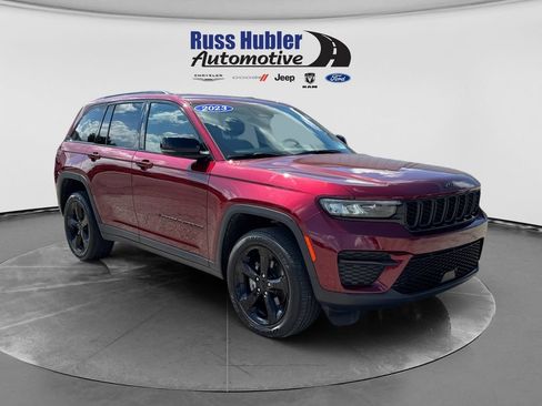 Used 2023 Jeep Grand Cherokee Altitude AWD/4WD image 9