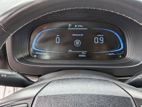 Used 2025 Hyundai Venue SEL FWD image 23
