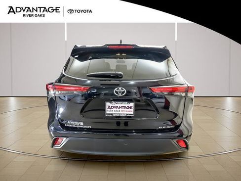 Used 2023 Toyota Highlander XLE image 6